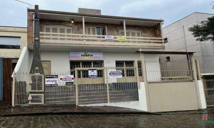 Casa com 3 quartos para alugar na Rua Padre João Schiavo, 1320, Petrópolis, Caxias do Sul por R$ 2.500