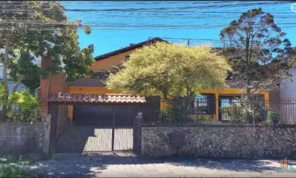 Casa com 3 quartos à venda no Charqueadas, Caxias do Sul  por R$ 850.000