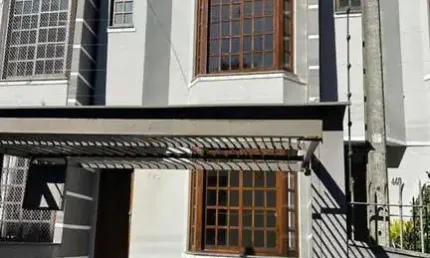 Casa com 3 quartos à venda na Nossa Senhora da Saúde, Caxias do Sul  por R$ 880.000