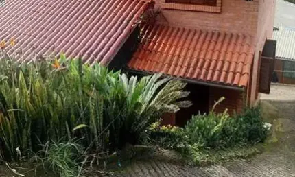 Casa com 2 quartos para alugar no Santa Corona, Caxias do Sul  por R$ 2.500