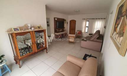 Casa com 4 quartos à venda na Américo Conte, 91, Vila São José, Valinhos, 297 m2 por R$ 1.277.000