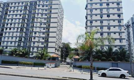 Apartamento em localização privilegiada na Vila da Penha, varanda, 2 quartos, vaga, elevador, quadra, salão de festas, churrasqueira.