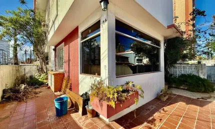 Casa comercial com 2 salas para alugar na Rua Oswaldo Cochrane, 164, Embaré, Santos