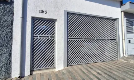Oportunidade! Casa térrea com 2 dorms e amplo quintal