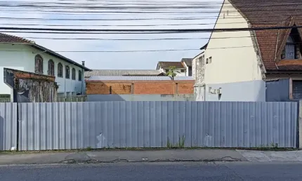 Vendo terreno no Centro de Joinville. Direto com proprietário.