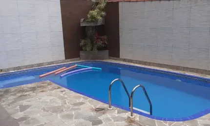 Casa térrea, isolada, 3 dorm (suíte), 200m da praia, piscina, Aviação, PG