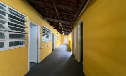 Casa para Locação Comercial/Residencial, 13 salas, 6 banheiros, Terraço Fechado, hall, copa, cozinha, lavanderia, quintal, 8 vagas de garagem, 10m de frente para Avenida Carvalho de Mendonça.