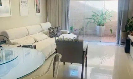 Linda casa em condomínio fechado, na quadra da praia, no Recreio (posto 9)!!