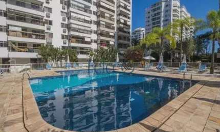 Vendo Apartamento 2 quartos sendo 1 suíte  varanda, vista livre, andar alto Condomínio Gênova Rio 2
