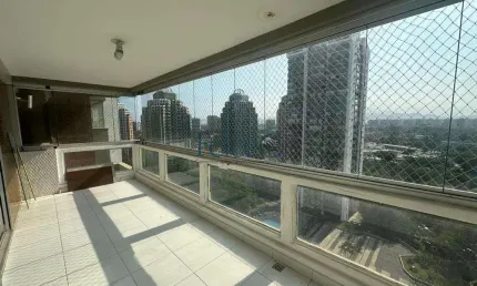 OPORTUNIDADE ÚNICA!!! Apartamento em andar alto, reformado e vista livre