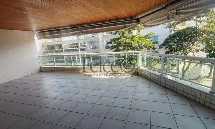 Excelente apartamento  3 quartos sendo 1 suíte 2 vagas varandão  sol da manhâ a 5 minutos do posto 12 no recreio dos bandeirantes.