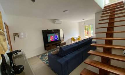 COBERTURA DUPLEX COM 03 DORMITÓRIOS MOBILIADA NA PRAIA DAS TONINHAS