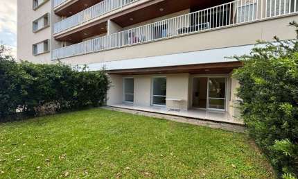 Apartamento Garden com 02 dormitórios no Itaguá em Ubatuba.