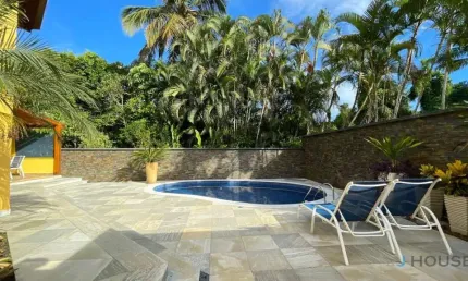 Casa Alto padrão com 05 suites no Itamambuca em Ubatuba.