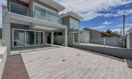Casa com 3 quartos à venda na José Miltom Lopes, 367, Zona Nova, Capão da Canoa, 156 m2 por R$ 1.099.000