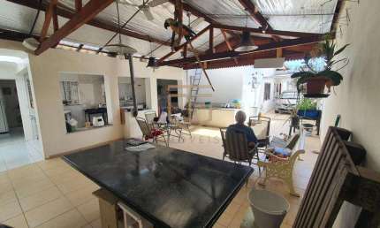 Casa à venda em Valinhos, Vila São José, com 3 suítes, com 297 m²