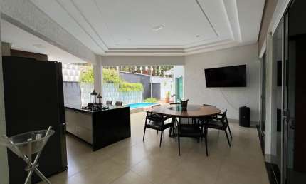Sobrado Jardins Mônaco com 340 m² e 5 quartos com 4 suítes. Aparecida de Goiânia