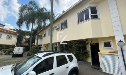 Triplex com Área Gourmet e Vista Privilegiada no condomínio Parque das Palmeiras próximo ao centro da Taquara, RJ.