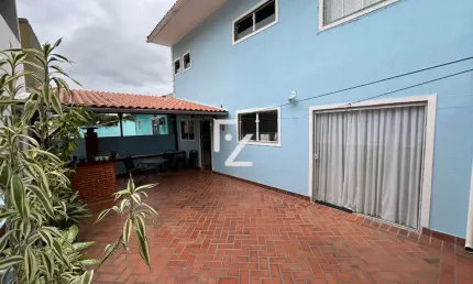 Casa Exclusiva em Condomínio Fechado com Salão de Jogos e Área Gourmet