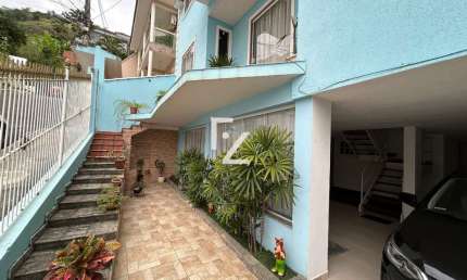 Casa Exclusiva em Condomínio Fechado com Salão de Jogos e Área Gourmet