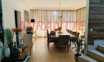 Sobrado em condomínio com 700Mts, 4 suíte, living para 3 ambientes e lazer completo São Paulo SP