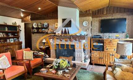 Casa Térrea com Terreno Plano em Excelente Localização