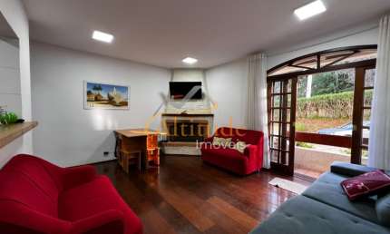 Apartamento Térreo com Lareira, Sacada e 3 Dormitórios no Morro do Elefante