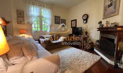 Clássico Apartamento Exclusivo a Poucos Passos do Centro de Capivari!