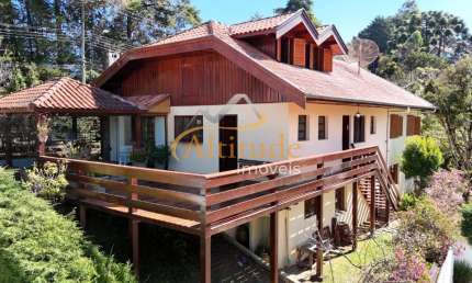 Casa em condomínio com 04 suítes e vista incrível - Campos do Jordão