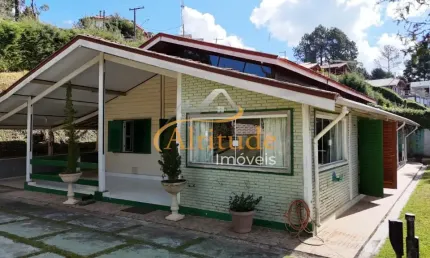 Casa Térrea com Ótimo Terreno e Vista Incrível em Campos do Jordão