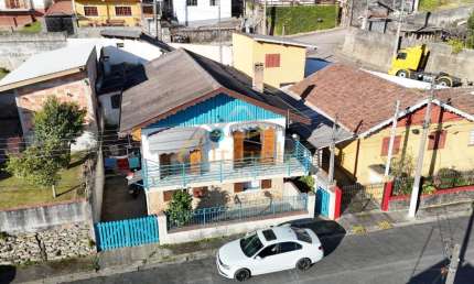 Casa térrea com varanda na Vila Guarani - Oportunidade de Investimento