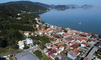 Casa com 2 quartos à venda na Osvaldo da Rocha Pires, 65, Sambaqui, Florianópolis por R$ 1.600.000