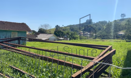 Terreno em endereço tranquilíssimo - Santo Amaro da Imperatriz