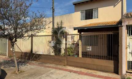 Sobrado para Venda em Londrina, Jardim da Luz, 3 dormitórios, 1 suíte, 2 banheiros, 1 vaga