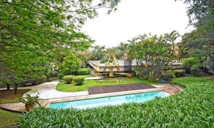 Casa à Venda com Terreno de 3.100 m² na Região Cidade Jardim  - Confira!