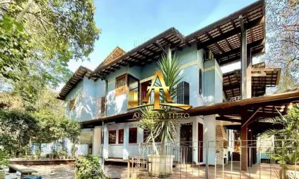Belíssima Casa à Venda com 4 Suítes no Condomínio Forest Hills - Natureza e clube completo. Estilo, privacidade e bom gosto!