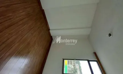 Um lindo apartamento localizado no centro de juiz de fora (mais especificamente, na rua barbosa lima). contém 1 dormitório, 1 banheiro e cozinha.  ent