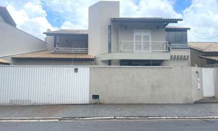 Casa com 4 quartos para alugar no Centro, Campos dos Goytacazes 