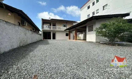 Sobrado Residencial C/02 Aptos de 03 Quartos+Moveis Planejados+Area C/Churrasqueira No Bairro Aventureiro!