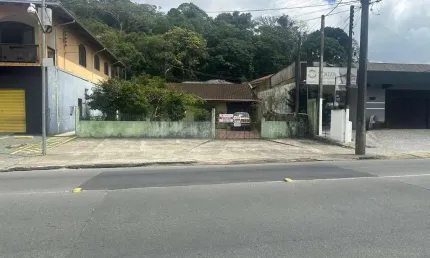Terreno Comercial C/ Area Total de 310,00 m2 + Residencia em Alvenaria No Bairro Iririu!
