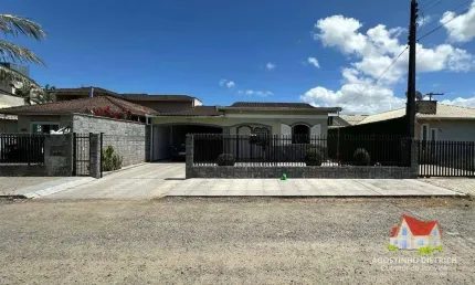 Averbada! residencia em alvenaria + moveis planejados + terreno c/area de 237 m2 no bairro j.iririu !