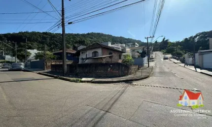 Terreno de Esquina C/Area de 305 m2 (Asfaltado) + Residencia No Bairro Aventureiro!