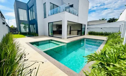 Casa Alphaville Nova Esplanada 3 com 4 Dormitorios sendo 3 Suítes e Piscina