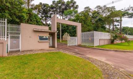Terreno em condomínio fechado com área verde preservada