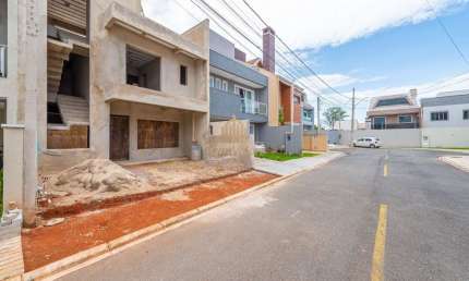 CASA EM CONDOMINIO, ARQUITETURA MODERNA, ÓTIMA LOCALIZAÇÃO