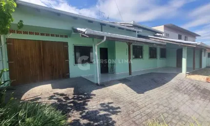 Casa com 4 quartos à venda no Centro, Penha 