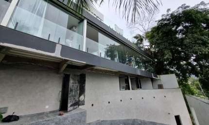 BELISSIMA CASA NO CONDOMINÍO BELA FLORESTA VARGEM PEQUENA