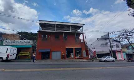 Casa comercial à venda no Jardim Laguna, Contagem 