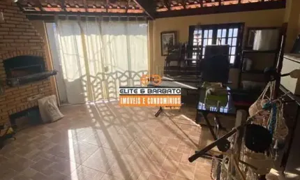 Sobrado de Esquina com 3 Andares – Edícula, Salão de Festas e 4 Vagas!