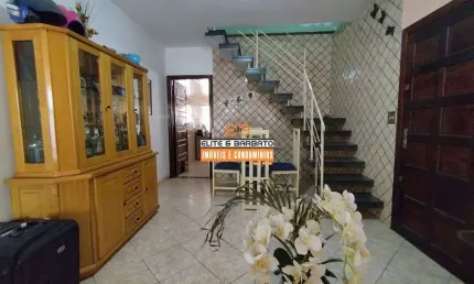 Sobrado Amplo com 3 Dormitórios – Rua Antônio Pott, Centro, Diadema!
